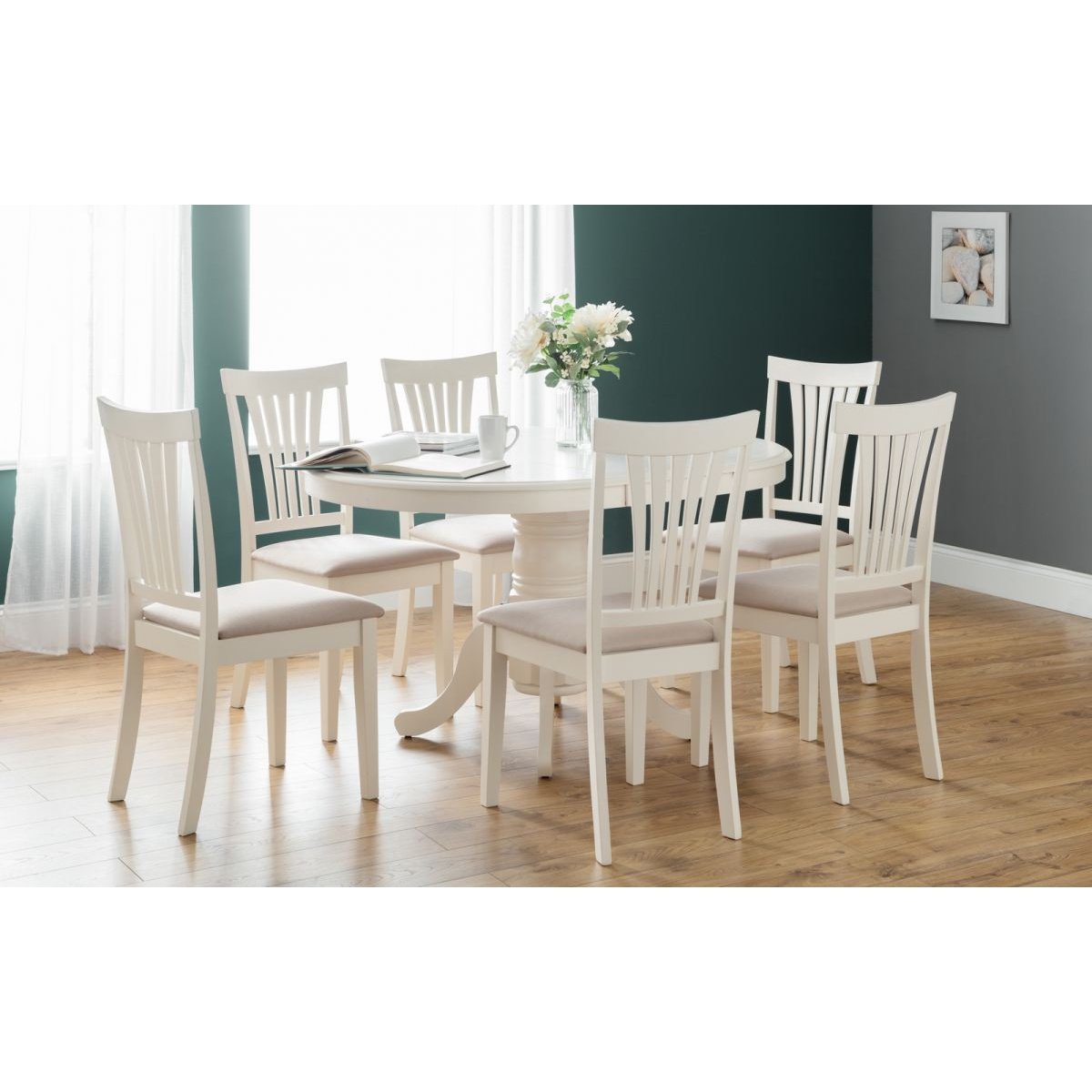 Stanmore Round to Oval Extending Dining Table