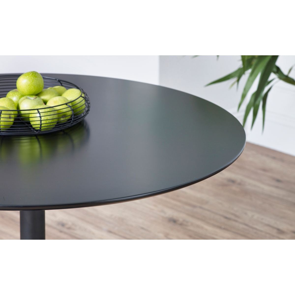 Nero Table
